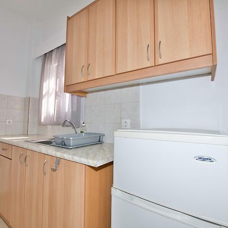 Ira Apartments Kamári Eksteriør billede