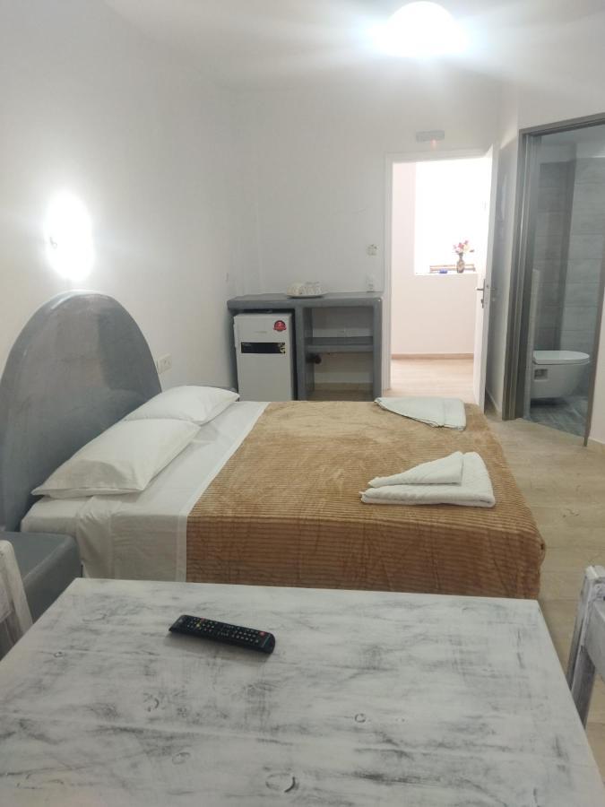 Ira Apartments Kamári Eksteriør billede