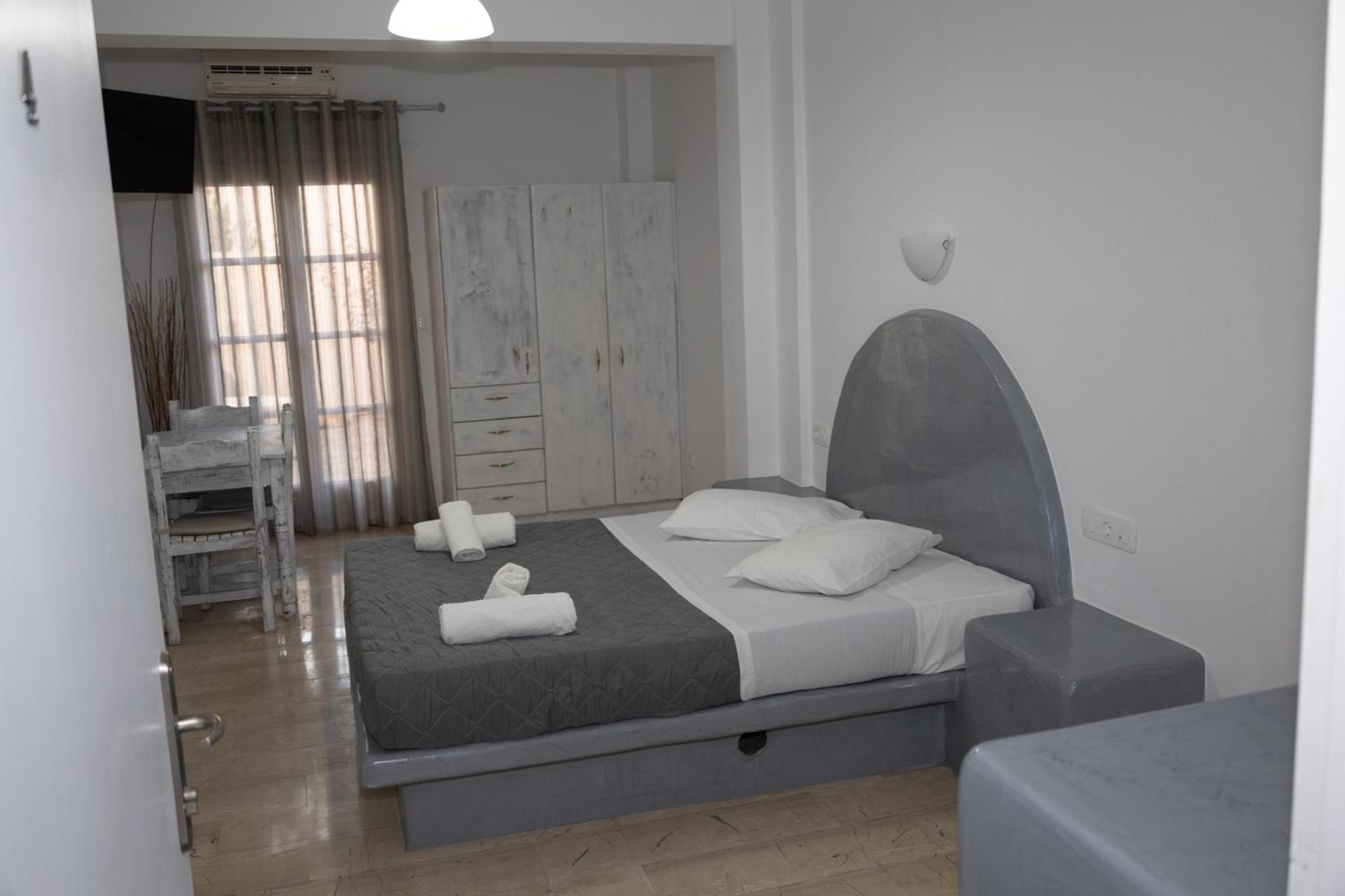 Ira Apartments Kamári Eksteriør billede