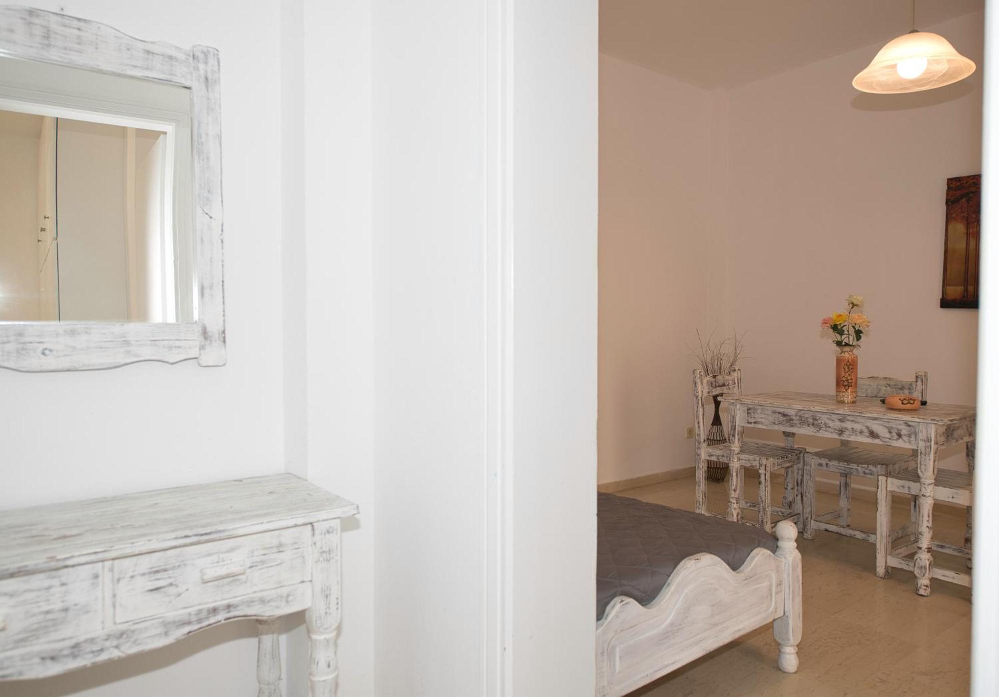 Ira Apartments Kamári Eksteriør billede
