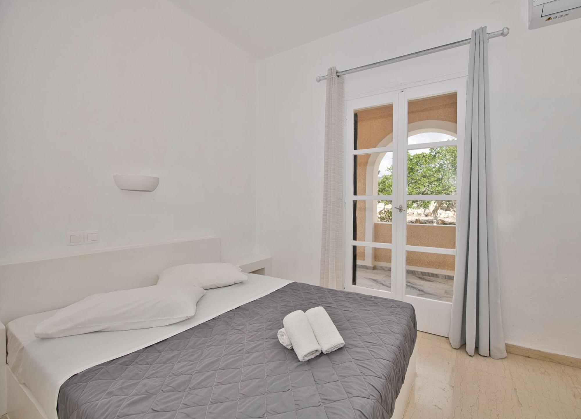 Ira Apartments Kamári Eksteriør billede
