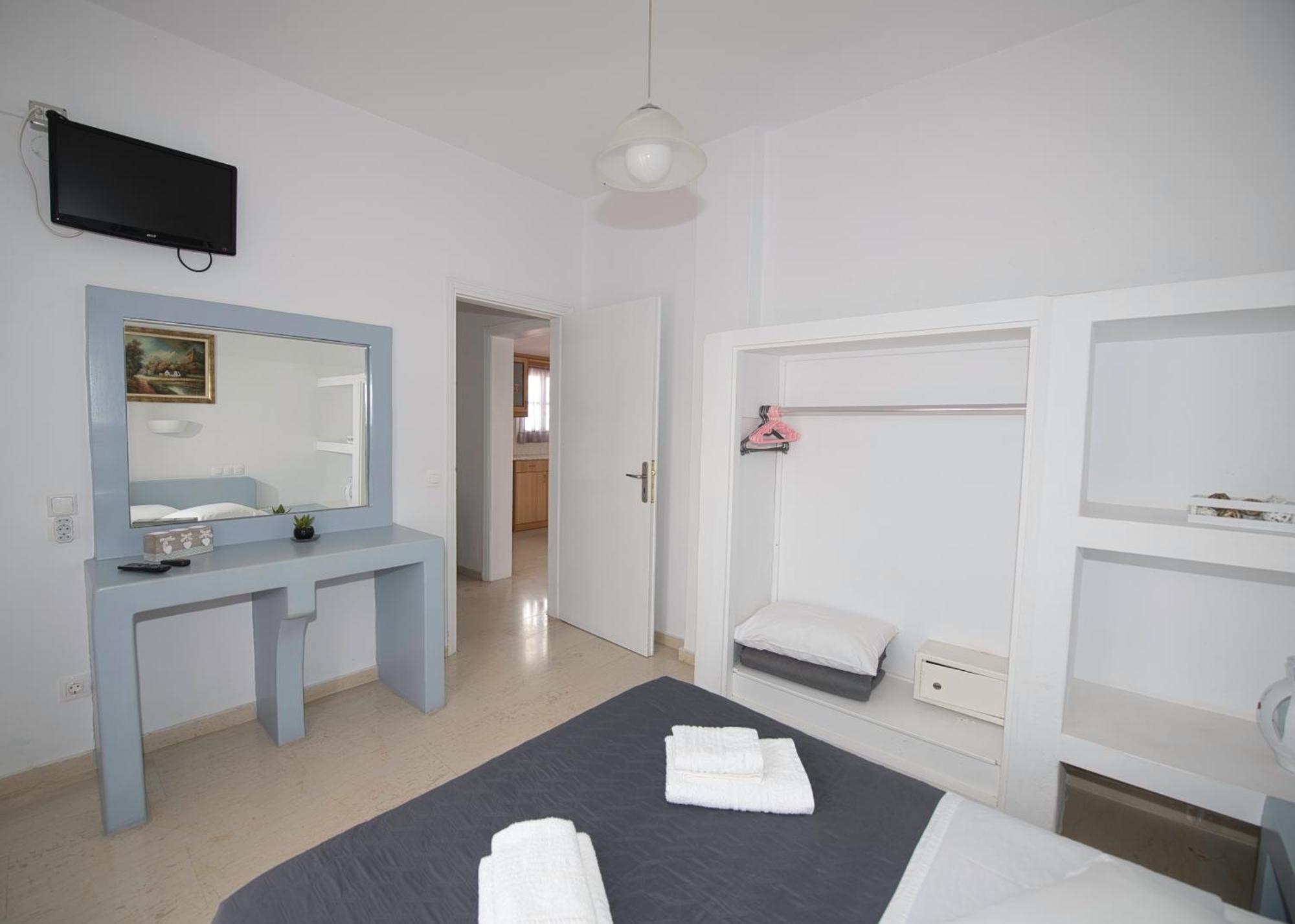 Ira Apartments Kamári Eksteriør billede