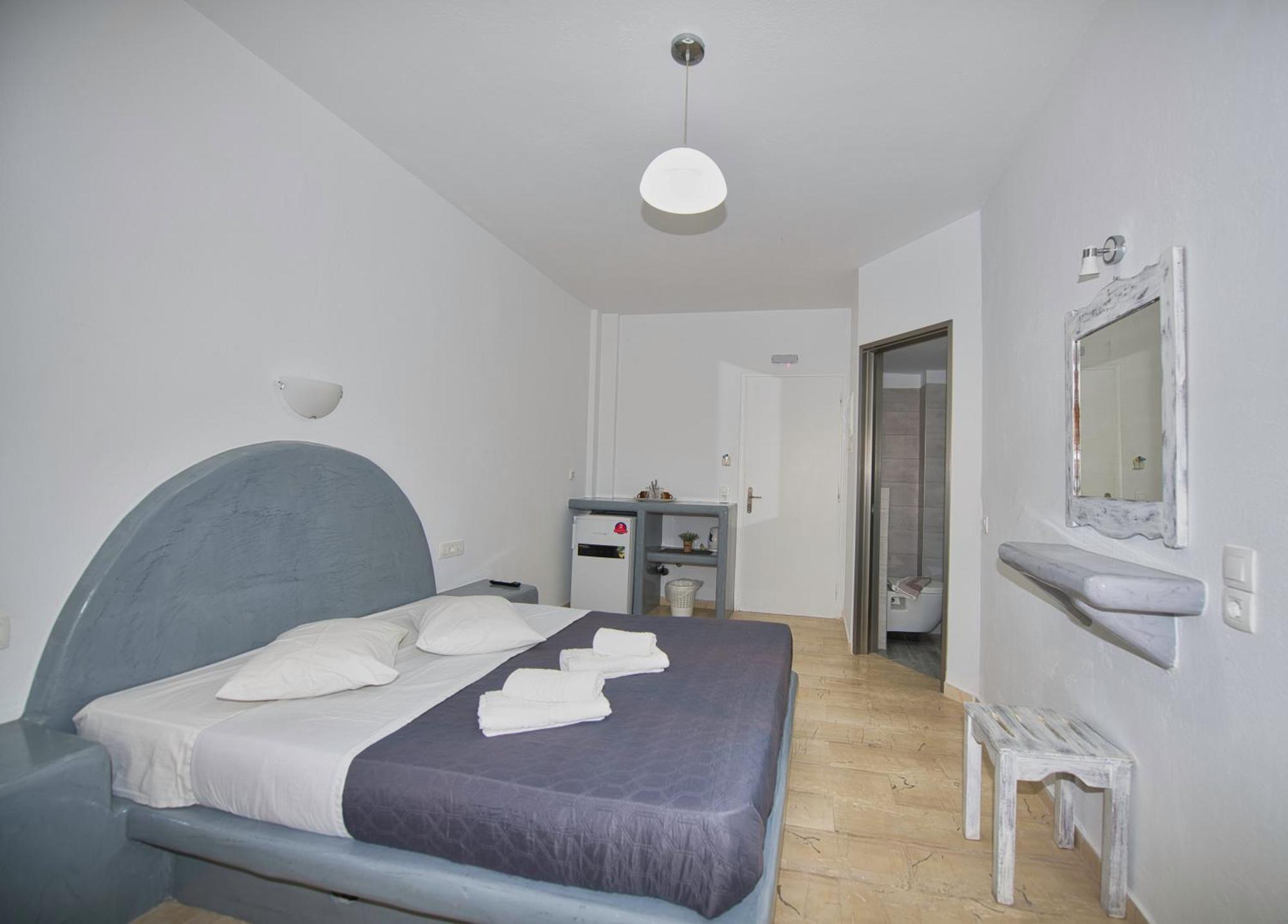 Ira Apartments Kamári Eksteriør billede