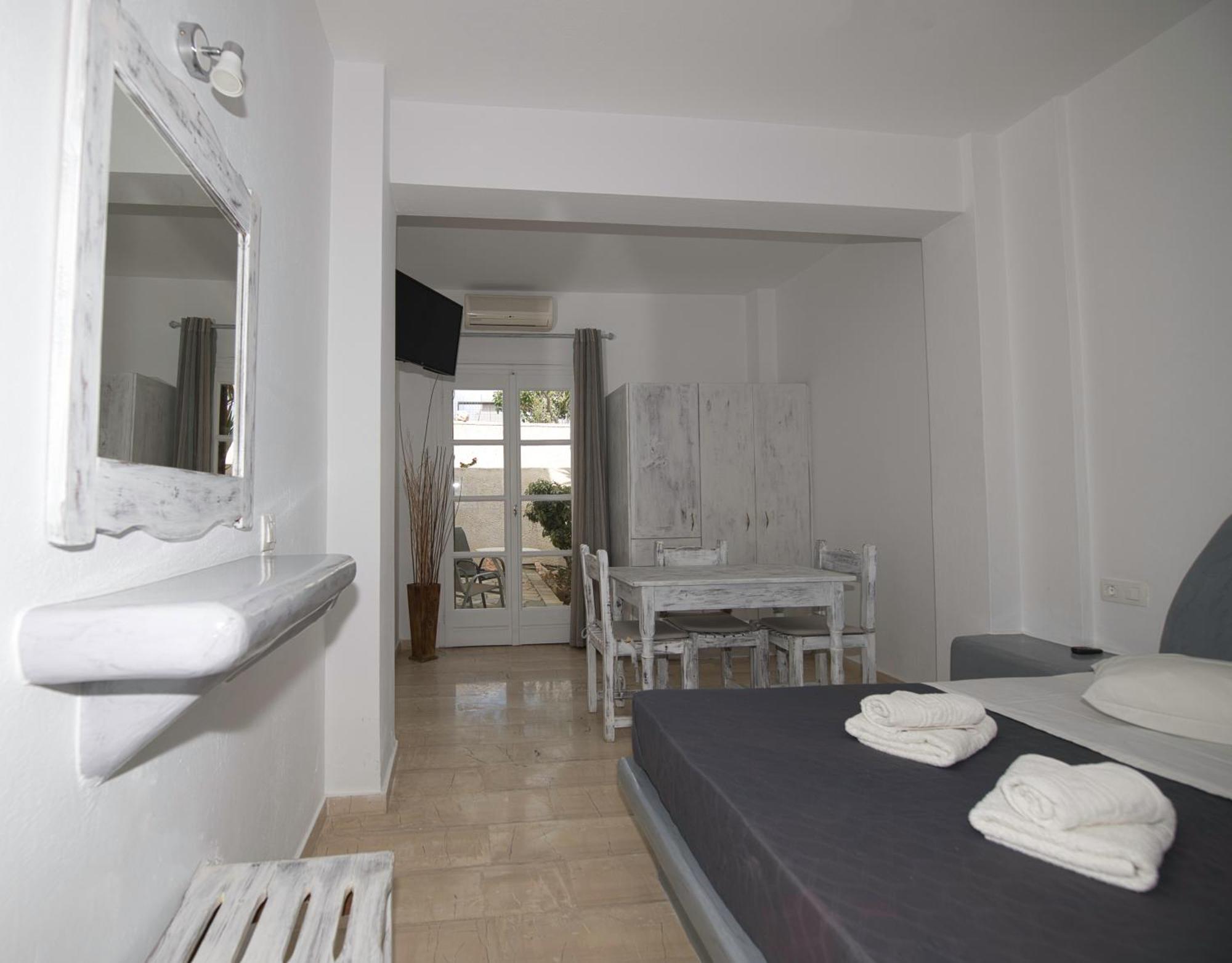 Ira Apartments Kamári Eksteriør billede