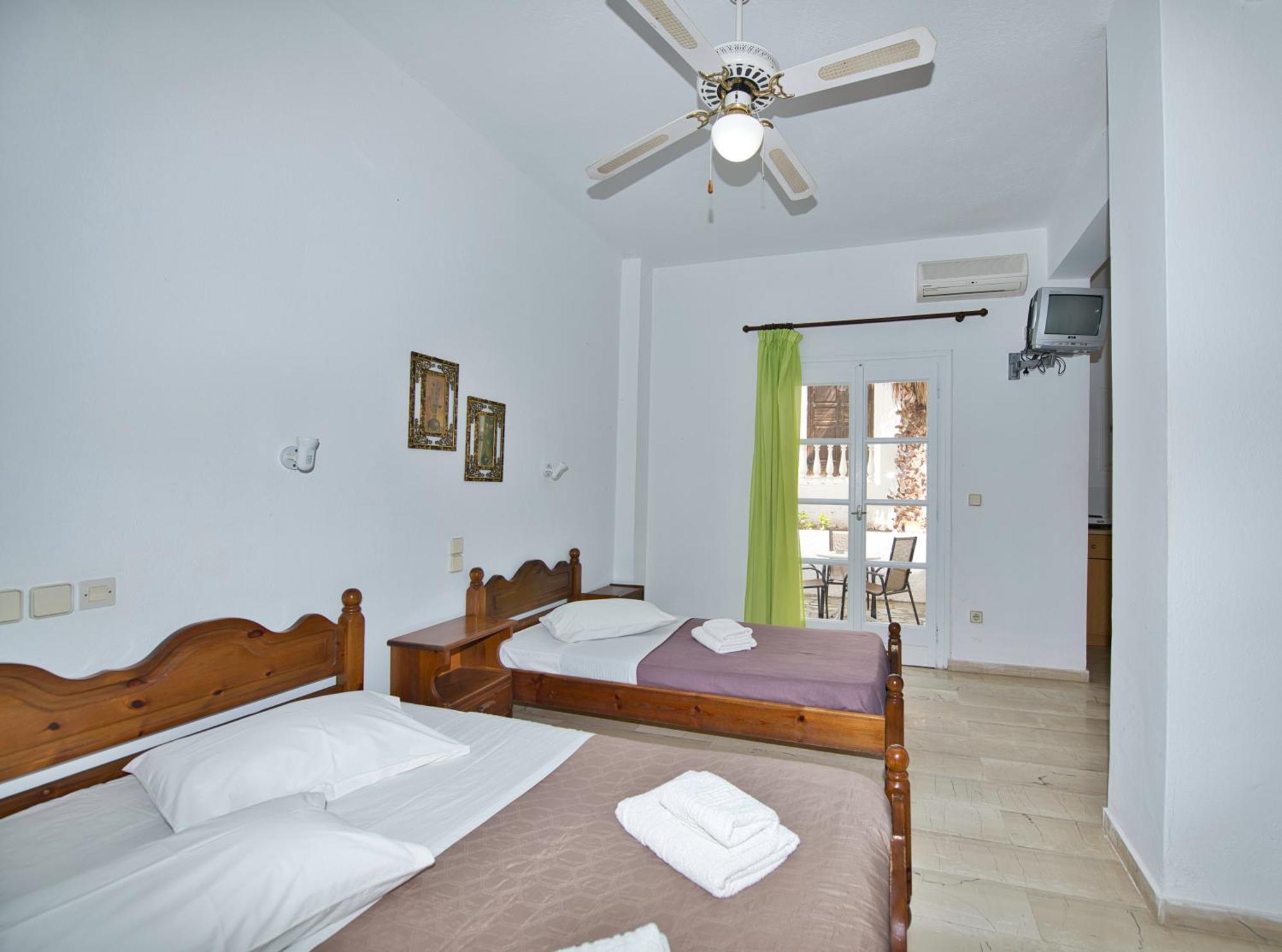 Ira Apartments Kamári Eksteriør billede