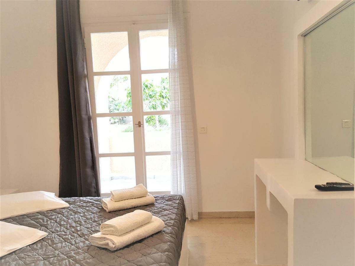 Ira Apartments Kamári Eksteriør billede